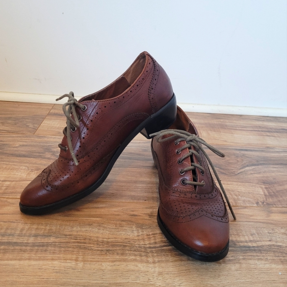 Women's leather oxford shoes
